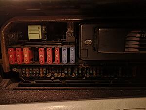 the way E60 was meant to be-fusebox.jpg