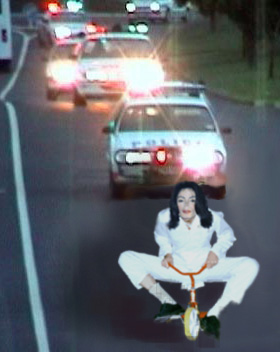 Michael Jackson huyo ante policías en triciclo