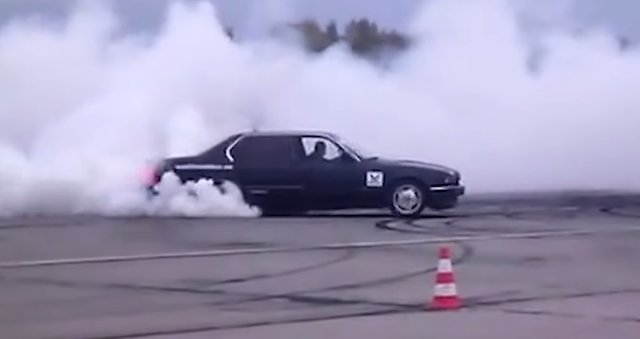 7 Series Teaches World How to do Burnouts