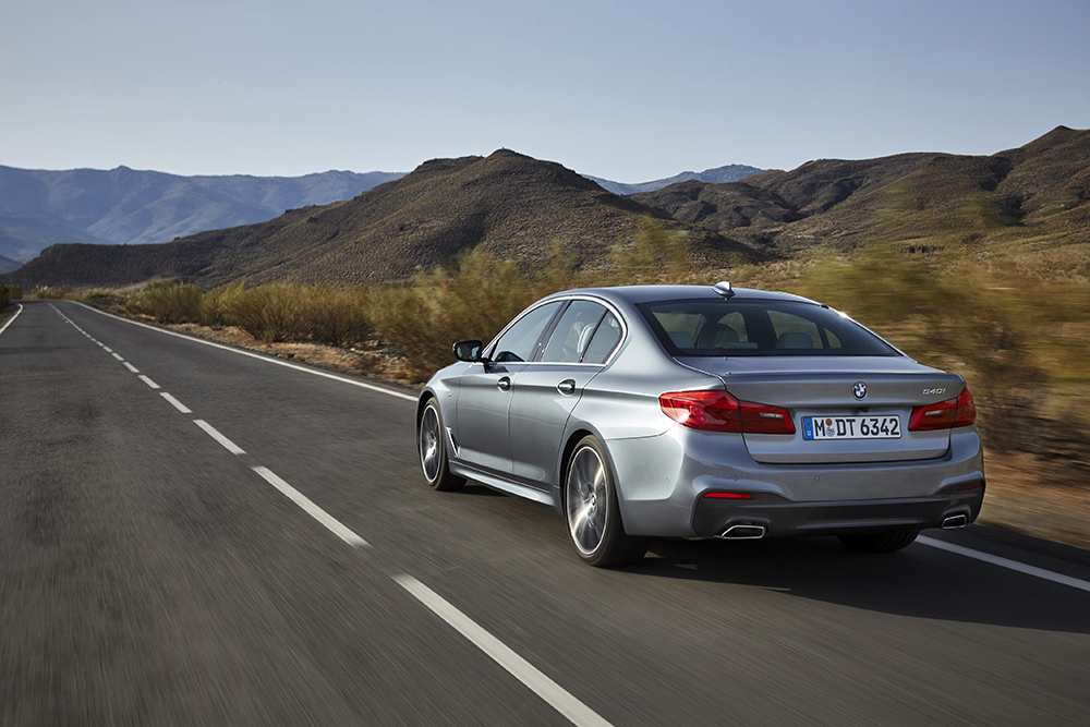 2018 BMW 530i Gas vs. 530e Hybrid Electric Comparison - 5Series.net