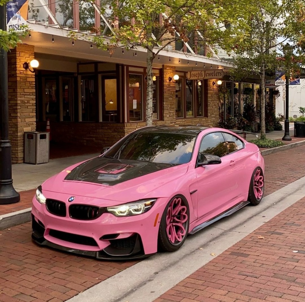 pink BMW M4
